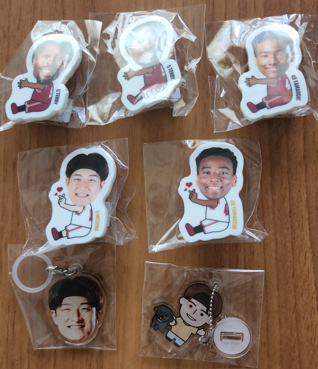 mgmgdx's tweet photo. 川崎ブレイブサンダース 
お譲り　交換

【譲】画像の物

【求】各300円
フェイス目印チャーム11
ユニホームキーAWAY11
スライド缶11
ポテチトレカSR11
　
ファン感にてお取引き可能です。

#川崎ブレイブサンダース https://t.co/cyrxf0MDL7