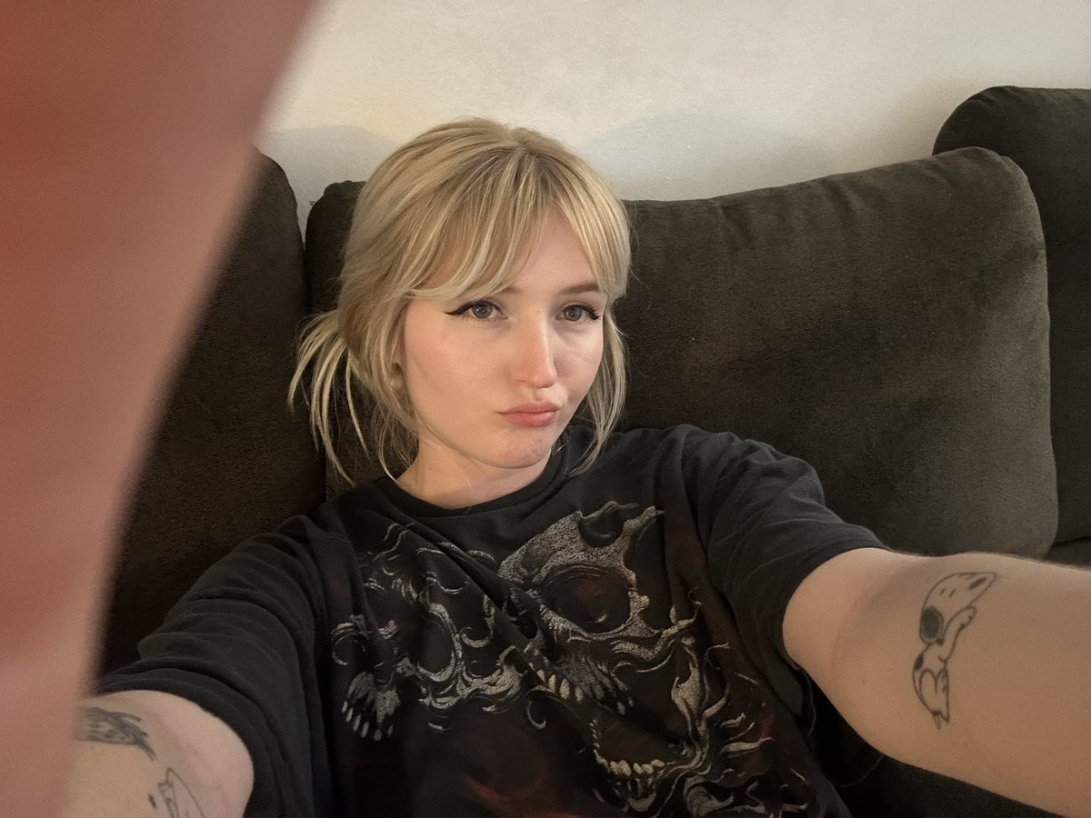lily tweet media