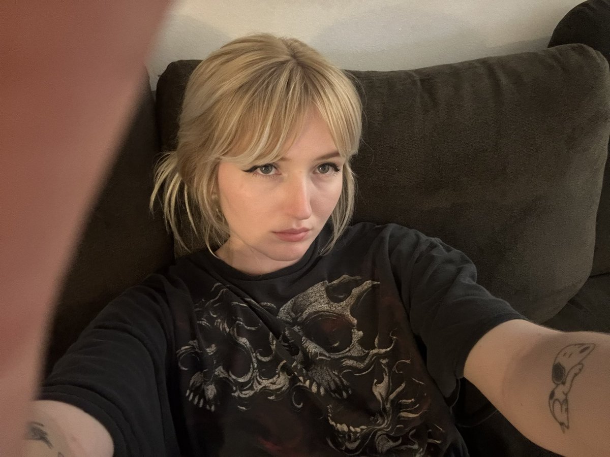 lily tweet media