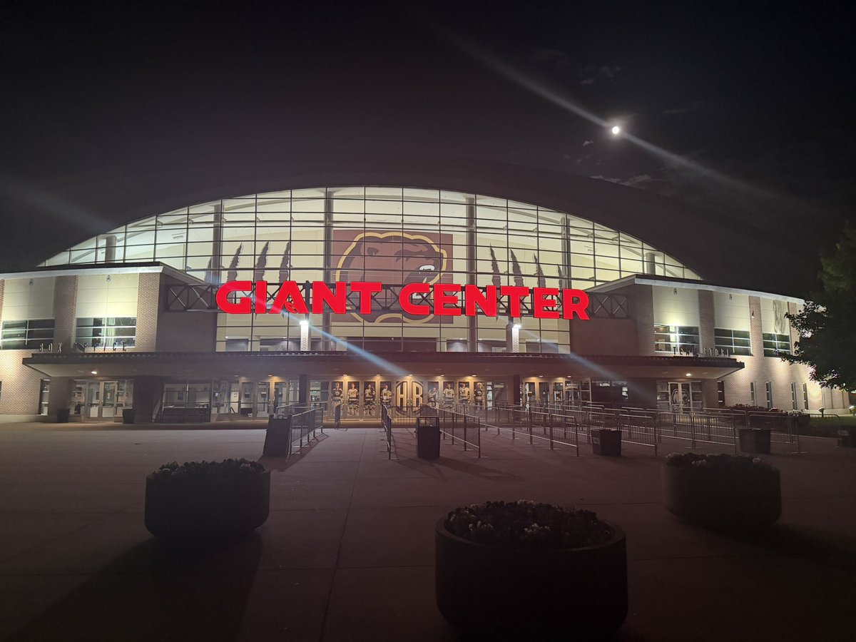 MencyMagic's tweet photo. Mency Family Trip

Had to check out Giant Center in Hershey

Where K5 and @RoccoWestfield and @FJAthletics @fjhoops cut down nets 2 years ago

#SceneoftheCrime https://t.co/c7SMxlLJoJ