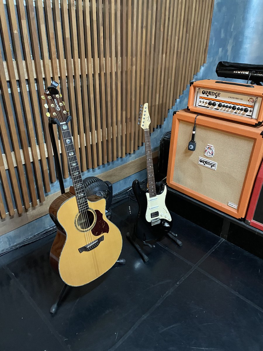 Gt_ShayDroke's tweet photo. 작년에 이어서 띵동라이브에 기타로 참여하기 됐습니다.
재미있게 즐겨주셨우면 좋겠습니다! https://t.co/TN7r582eXb