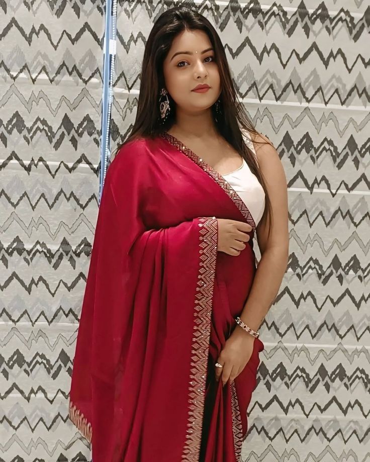 UrbanKingX89's tweet photo. चाँद भी फीका लगता है तेरे नूर के आगे,
फूल भी झुक जाते हैं तेरे गुरूर के आगे,
क्या लिखूँ तेरी तारीफ़ में ऐ जान,
अल्फ़ाज़ कम पड़ जाते हैं तेरे सुरूर के आगे।
#Pyar #Mohabbat #HeartTouching #LoveQuotes https://t.co/kkzxMyLGtu
