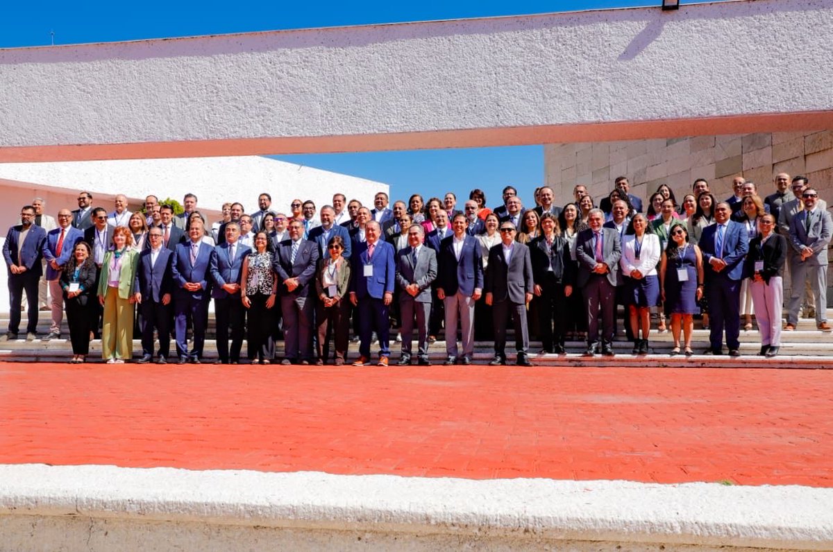 JavSaldana's tweet photo. 🤝🏫 Asistí a la LXV Sesión Ordinaria de CUPIA, realizada en la Universidad Autónoma del Estado de Hidalgo, un espacio clave de análisis y discusión sobre los retos actuales de la educación superior en México.

💡📚 Abordamos temas prioritarios de la agenda educativa nacional, presidido por el Dr. Carlos Iván Moreno Arellanes, Director de la DGESUI, y nuestro Secretario General Ejecutivo de la ANUIES, Dr. Luis Armando González Placencia. Tratamos asuntos como el financiamiento universitario, la permanencia estudiantil, los resultados de la encuesta sobre el uso y percepción de la Inteligencia Artificial, y la importancia de la salud mental en las juventudes.

✅🌅 La Universidad Autónoma de Guerrero será la sede de la LXVI Sesión Ordinaria de CUPIA. Con gran orgullo, seremos anfitriones de este relevante encuentro nacional de rectoras y rectores de todo el país. El Hogar del Sol se convertirá en el escenario ideal para continuar fortaleciendo la educación superior en México.

🛡️📜 En esta sesión cerramos filas en torno a la defensa de la autonomía universitaria. Somos un sector que representa la esperanza de desarrollo y la oportunidad más sólida para el progreso de México. La educación pública se transforma y se adapta a los nuevos paradigmas de la educación global.

#OrgulloUAGro #ANUIES #CUPIA #UAEH