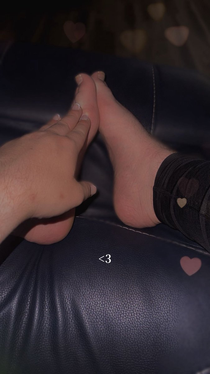 thictwnk's tweet photo. my nails are so perfectt 😜💕💕 #feetfetısh #nsfw #feetcontent #fansly #eboy #femboy #gays #gay #cum #fyp #viral #trending https://t.co/AciRciSOmv
