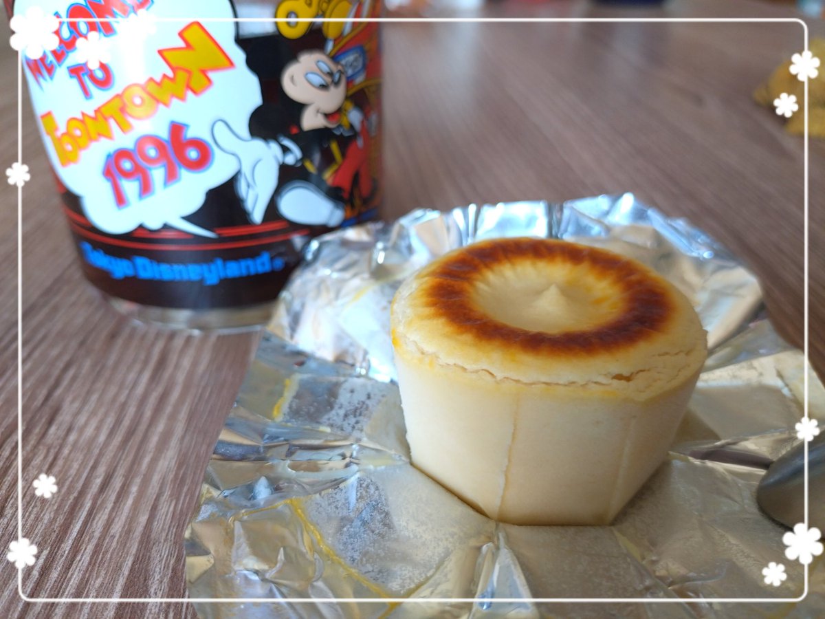 moon_magic_k's tweet photo. こんにちは
有馬です。 先週 右目を逆さまつげの手術を受けて まだ まぶたが腫れております。
毎日 暑いですね💦
クッキー🐩とイチャイチャしております。
私の大好物の さつまいものスイーツ   ラブリー  美味しい♡

ランチにハヤシライスを作りました。 https://t.co/aA8161cAwL