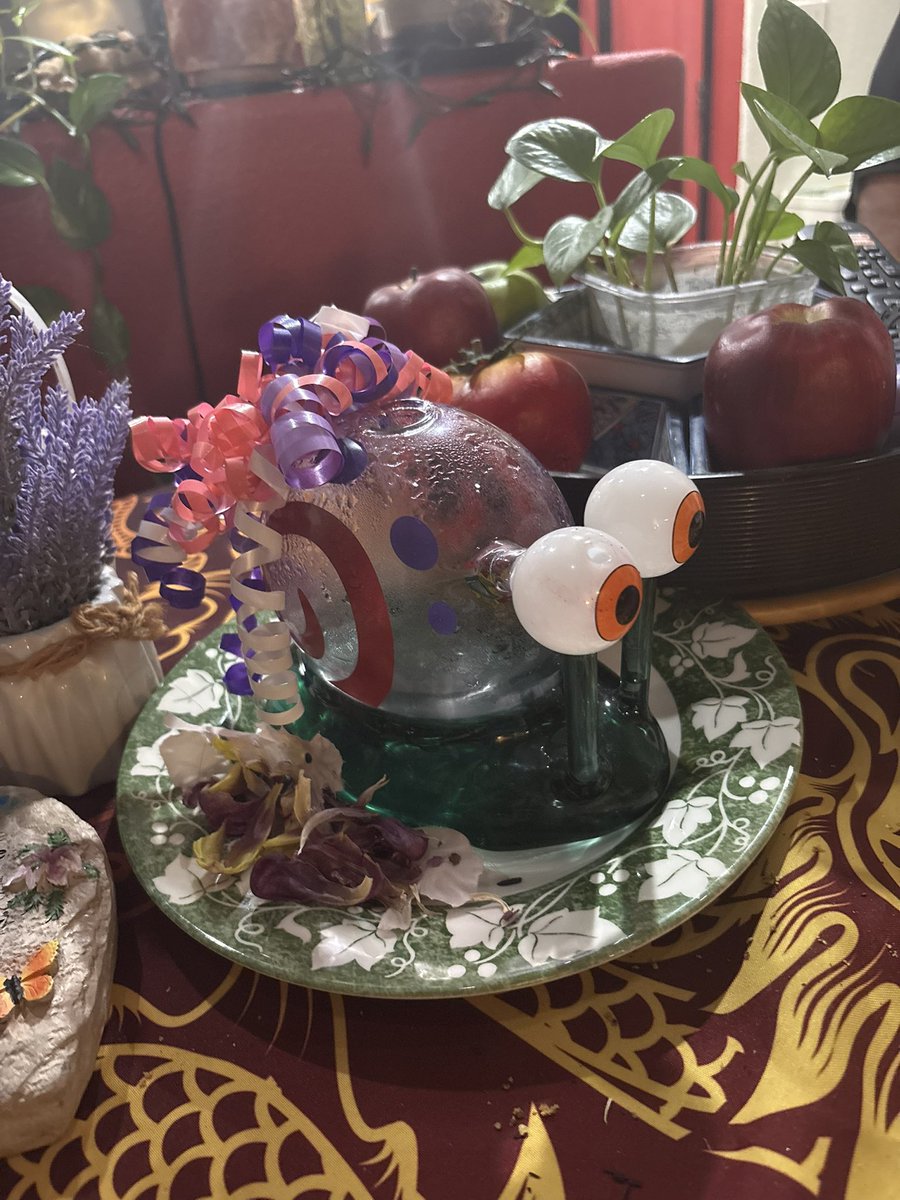 transhorrors's tweet photo. photo proof btw. the only reason i didn’t snatch the vampire wine is because my hands were already full of cat-themed wine that alex is obsessed with collecting all the bottle variants of https://t.co/soUlbVQnTd