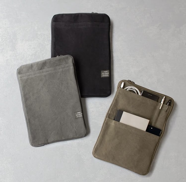 angers_bureau's tweet photo. 【上野・丸の内店】ateliers
PENELOPE オリジナルサコッシュ『Werk』バックインバック（縦型）『Flott』が入荷しました。3月の河原町店ポップアップにて制作した別注モデルです。ペネロープオリジナル素材であるフレンチミリタリー素材を使用したおすすめの2モデル。詳しくはALTをぜひご覧ください。 https://t.co/XF6Bem90rk