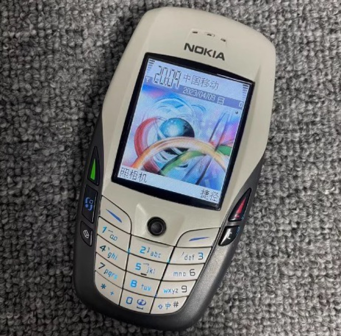 man_beautiful's tweet photo. Finally traded my clunky flip phone for a slim smartphone this week—what a wild little upgrade to daily life! https://t.co/4u8JHDs3A7