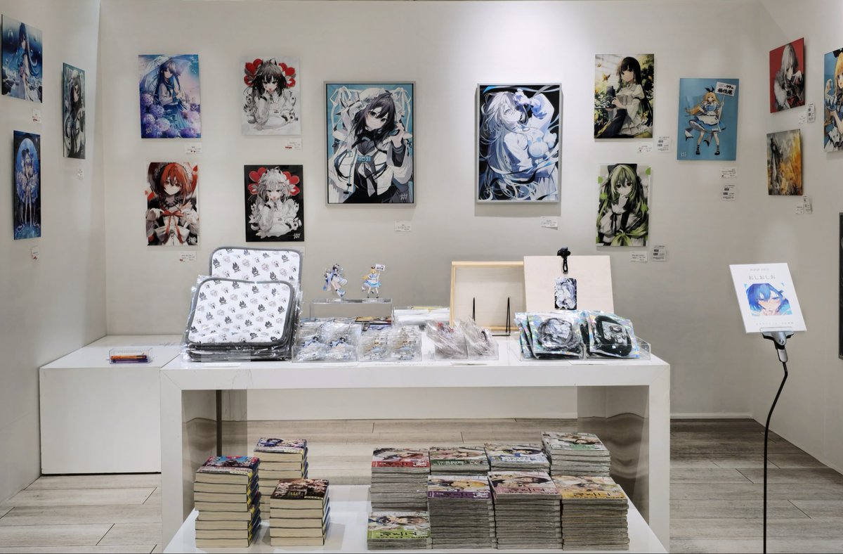 #イラストレーターの仕事展 にて、おしおしお個展「Breath」2期目始まっております!
オーロラプリントやアクリル作品、本当にキレイなのでぜひ現地で見ていただけたら嬉しいです!
直筆色紙オークションもやってますー!
よろしくお願いいたします!🥳