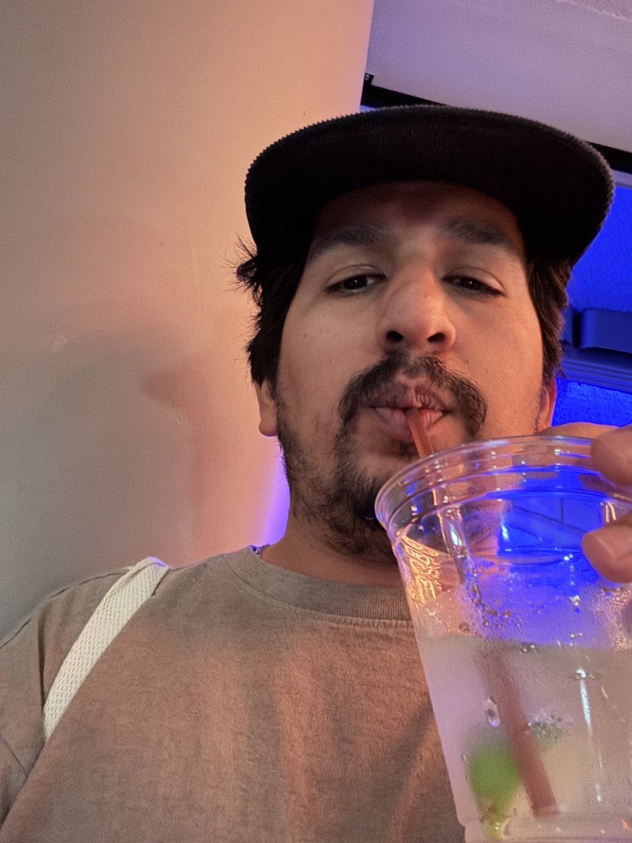 michael_aas's tweet photo. $25 gin and tonic at the shoegaze gig https://t.co/ik4KmpmyCg