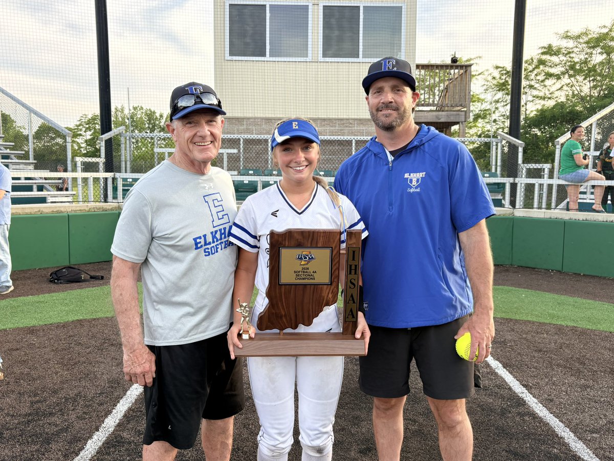 ava_walker8's tweet photo. 2026 Sectional Champs! 
I’m so happy and proud of my team! We’re not done yet💪🏽💙💛🥎🏆 @Elkhart_LionsSB https://t.co/BxC7IYJVeK