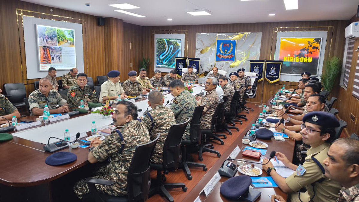 crpfindia's tweet photo. On his Jharkhand tour, DG Shri G. P. Singh, IPS, chaired a crucial operational meeting at SP office in Chaibasa(Jharkhand), detailing the strategy to wipe out remnants of Naxalism in all its forms in Jharkhand.
Ground commanders have been directed to work in absolute tandem with civil administration & police to ensure the total eradication of the Naxal footprints in Kolhan and Saranda.

#NationFirst
#Vandematram150
#MissionNaxalMuktBharat2026
@JharkhandPolice
@gpsinghips 
@CentralZoneCrpf 
@JharkhandCrpf