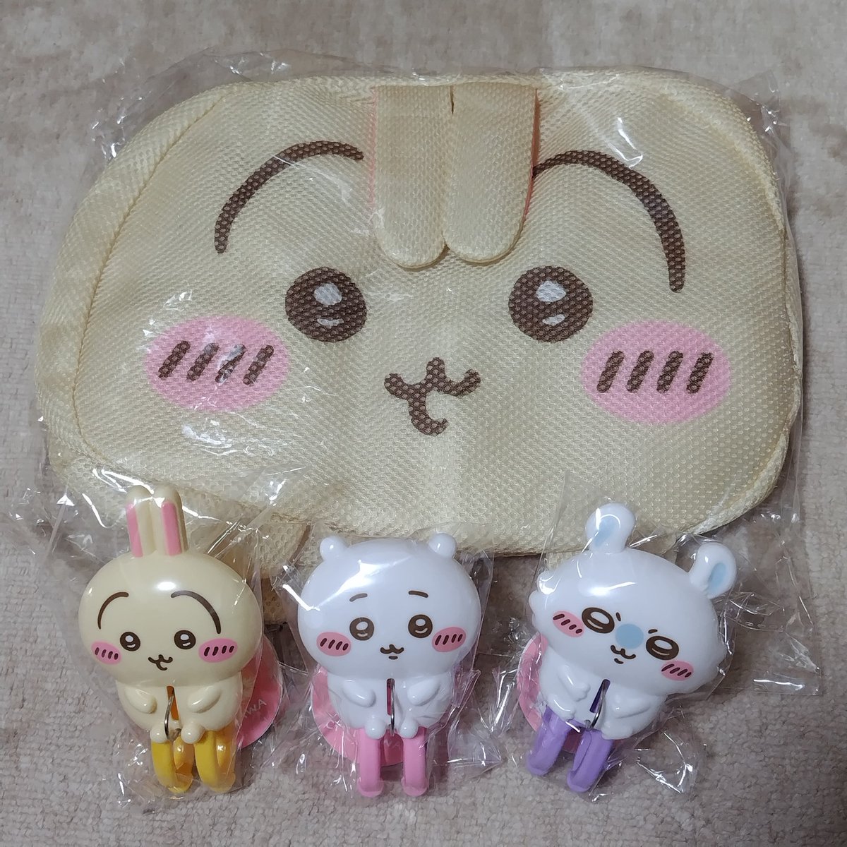 chiiusagi0105's tweet photo. ちいかわの洗濯ばさみとうさぎの特大ネット！クレーンゲーム得意な妹がくれたんだけど、これは洗濯するのが楽しくなるよ〜🤣 https://t.co/hp0NF51Fi6