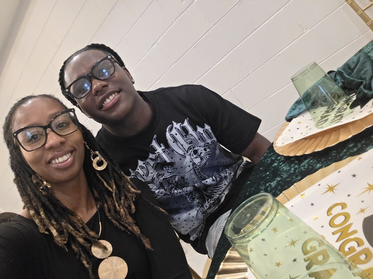 Rockette_Rogers's tweet photo. Congratulations to Camare, I am going to miss him. It was a great honor to celebrate him and witness the amazing remarks and meet his village.
@Carver_FB @__camarejackson @Duke10__ @ChrisJacks65747 https://t.co/WINkL2HKwf