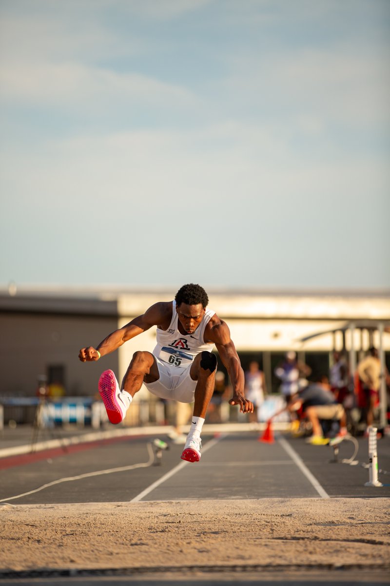 ArizonaTrack's tweet photo. 𝗡𝗘𝗫𝗧 𝗦𝗧𝗢𝗣 ➡️ 𝗘𝗨𝗚𝗘𝗡𝗘✈️  

Antone punched his ticket to the NCAA Championships for the 𝗙𝗜𝗥𝗦𝗧 𝗧𝗜𝗠𝗘 with a 5th-place finish in the triple jump at West Regionals with a jump of 16.59m (54-51/4).   

#BearDown https://t.co/L9toxrpx4n