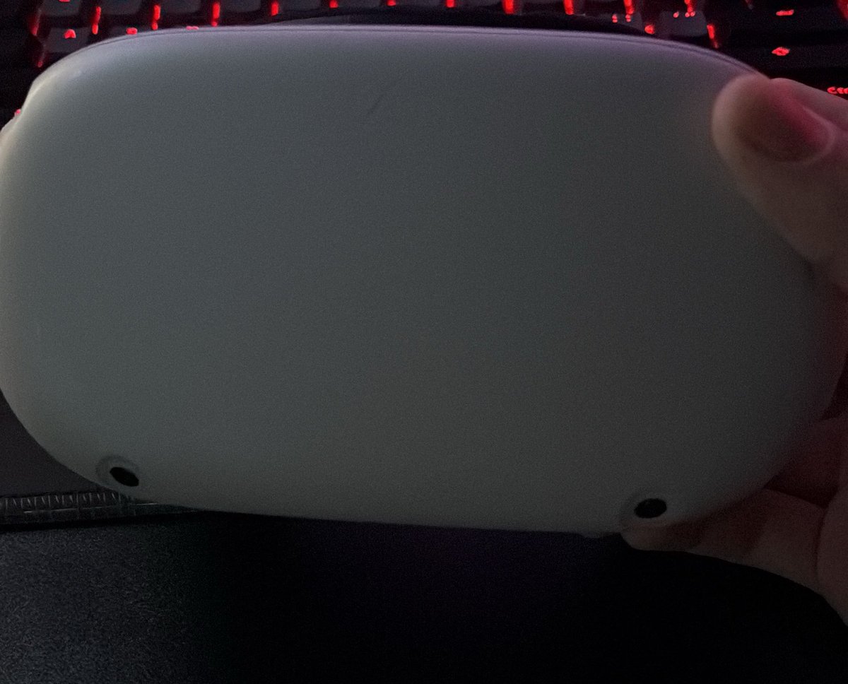 DX8372's tweet photo. Welp.. my headset just died on me and took its last breath after 3 years. https://t.co/Zo0kaGC84C