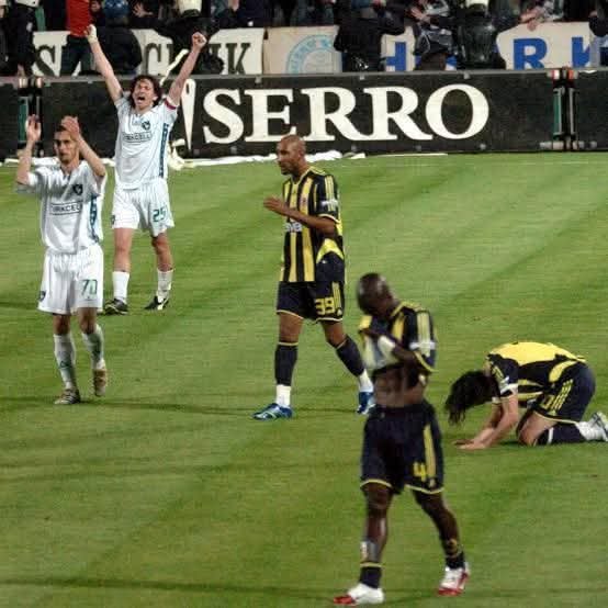 Fener1907_'s tweet photo. Aziz Yıldırım: "2006'da Denizli'de maçın iptal olması lazımdı. Sürekli konfeti atıp maçı durdular. Kurala göre tatil etmeleri lazımdı, etmediler.

Orada şike yok muydu? Şikeyi biz mi yaptık? Niye konuşulmuyor bunlar?" https://t.co/7iLgKTgJKK