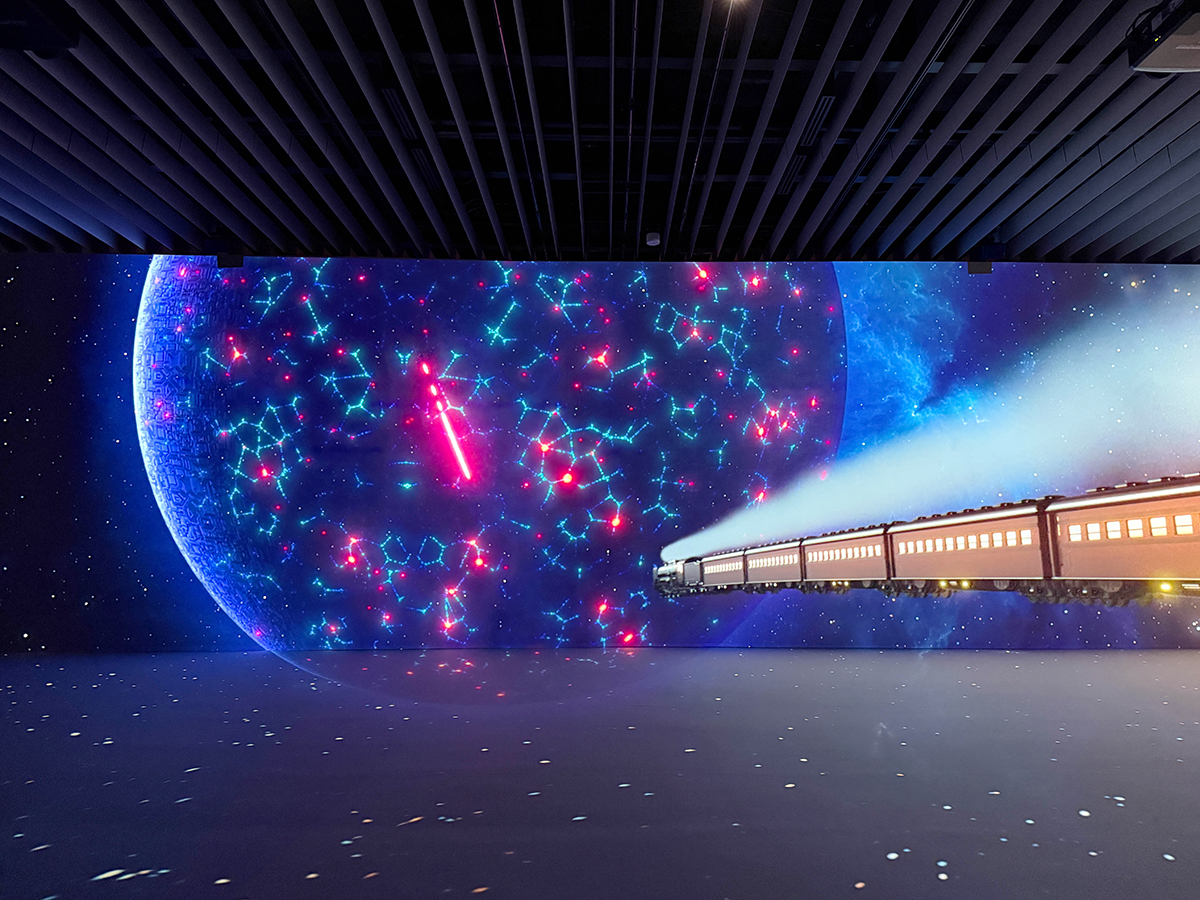 SALE【ART】銀河鉄道Wサムホール 約1000㎡、全部が“銀河”になる】 壁面と床面を覆う巨大映像と8.1ch