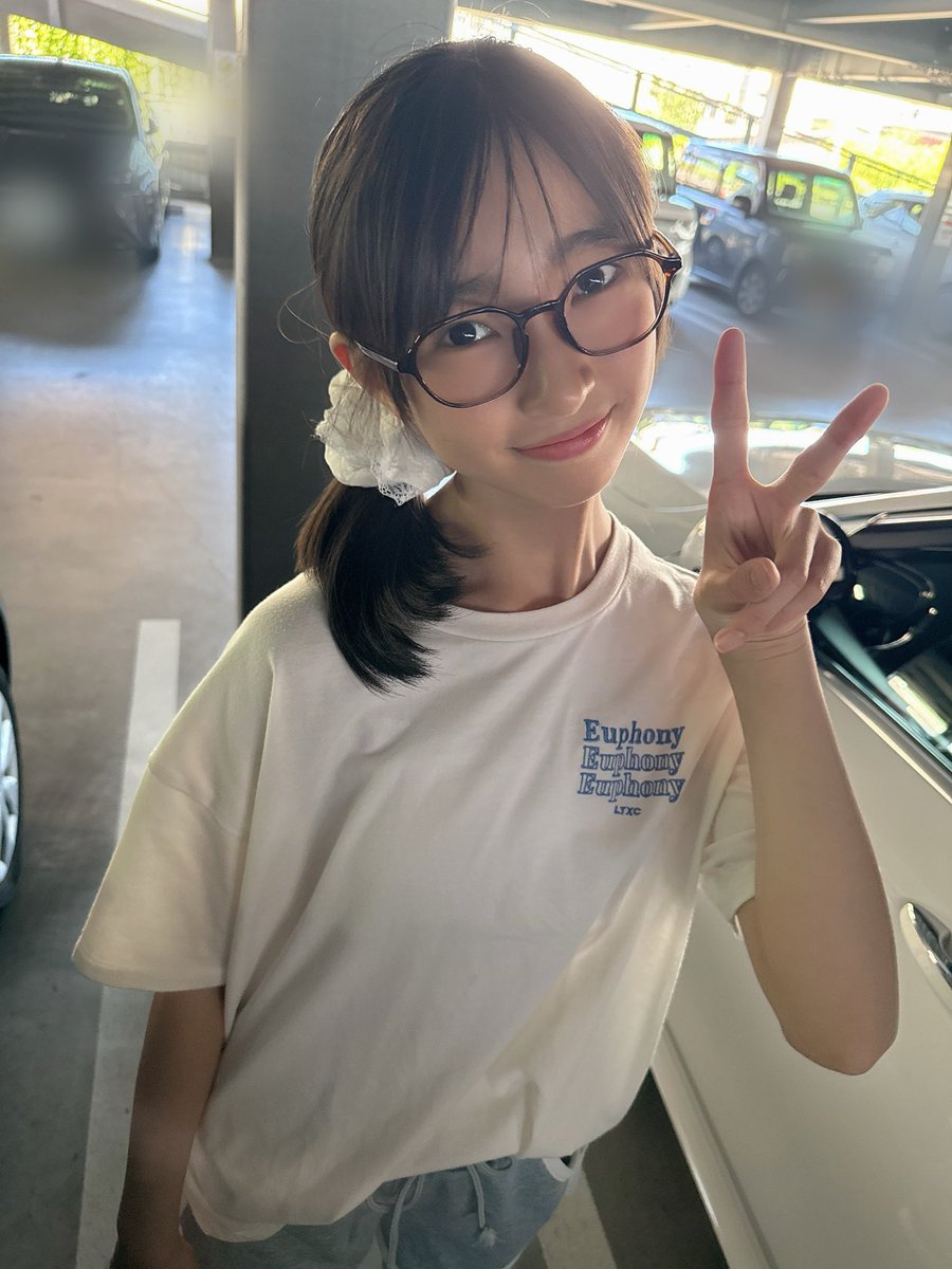 himarinrin38's tweet photo. メガネデビューしたよ👓
でも左目は1.5だから度が入ってないのꉂꉂ🤣
右目だけちょっと悪くて作ってもらったよ！ https://t.co/eFZuwZcUoj