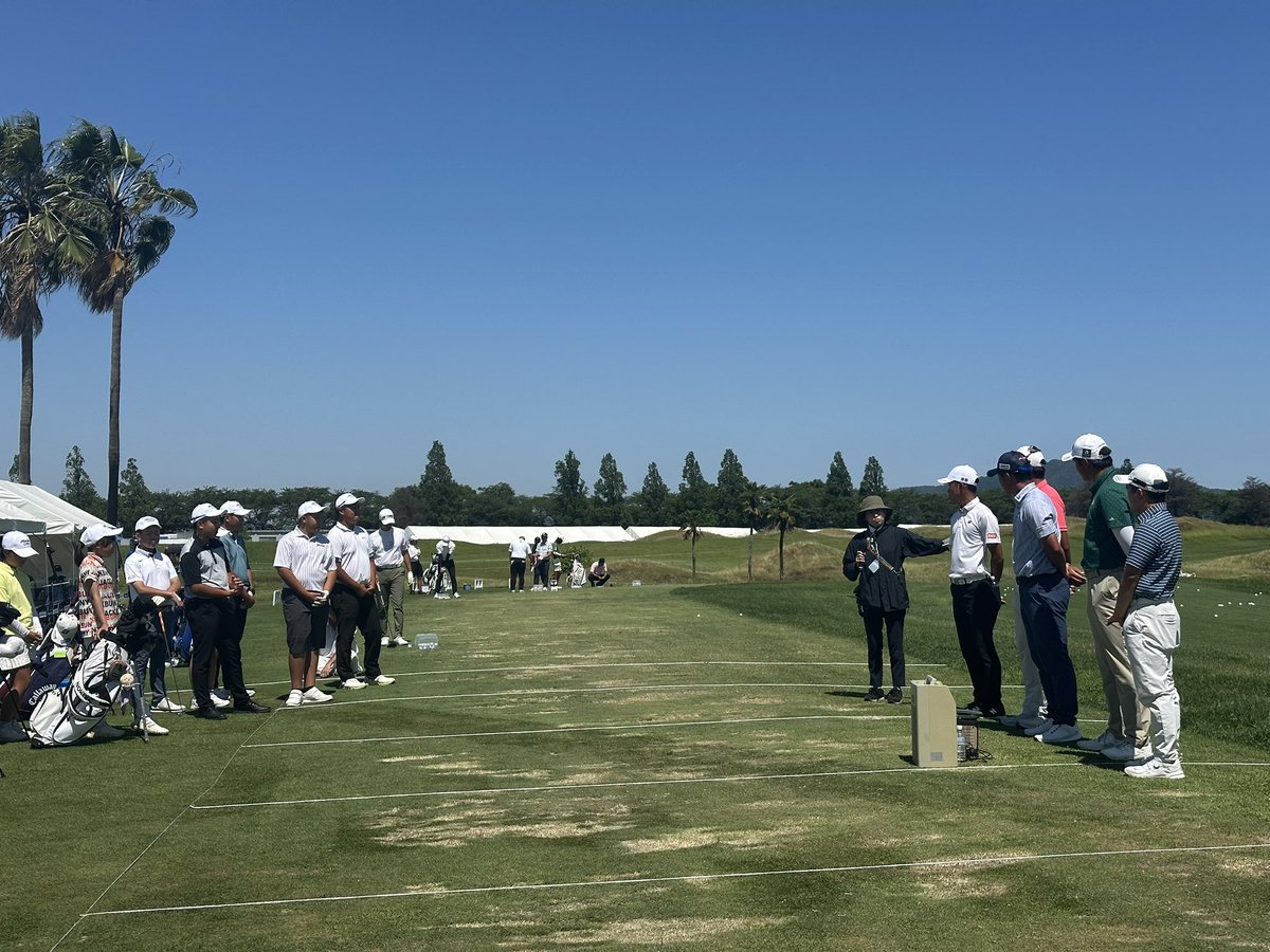 MIZUNO_GOLF's tweet photo. 〜全英への道〜ミズノオープン　
大会3日目⛳️

プロ5名によるジュニアレッスン会を開催しました🏌️‍♂️
中野麟太朗プロ
真鍋和馬プロ
出利葉太一郎プロ
大嶋宝プロ
古川龍之介プロ

#mizuno #mizunogolf #golf #ミズノオープン https://t.co/oE2jgPicRD