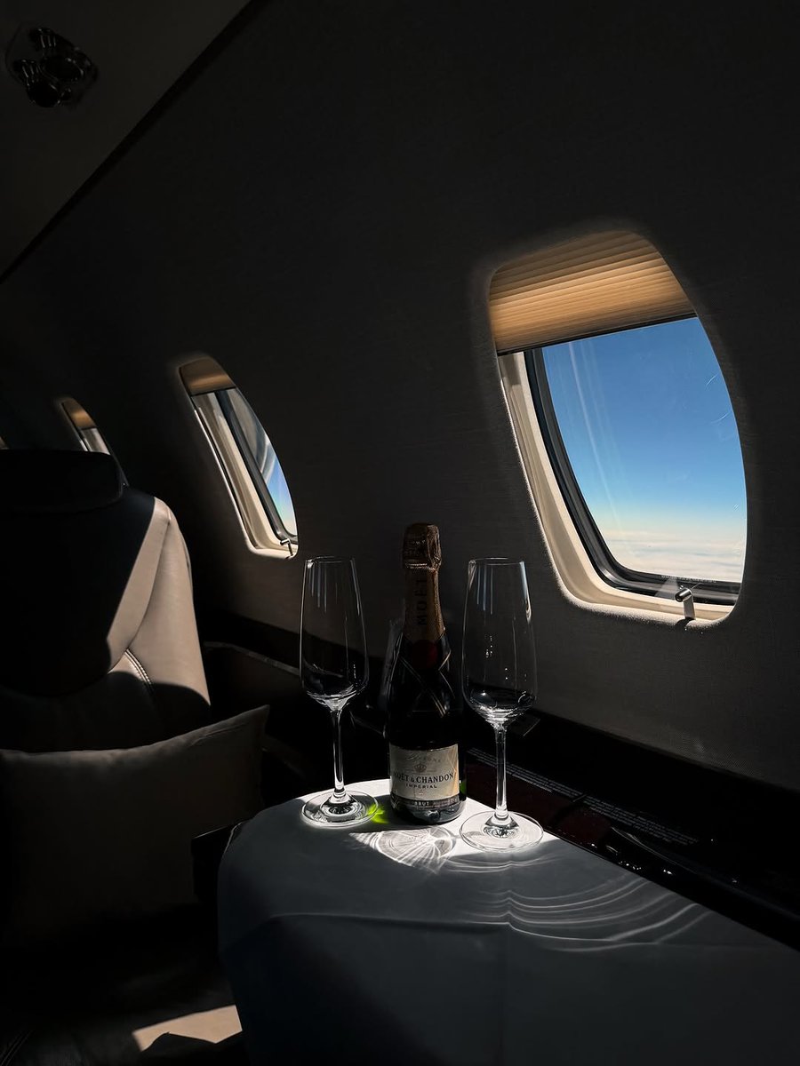 Pilotpatrick_02's tweet photo. 200+ hours as Private Jet Captain. A milestone I’m proud of, but also a reminder that there’s always more to learn 🙌🏼 https://t.co/k6TVvuU6ft