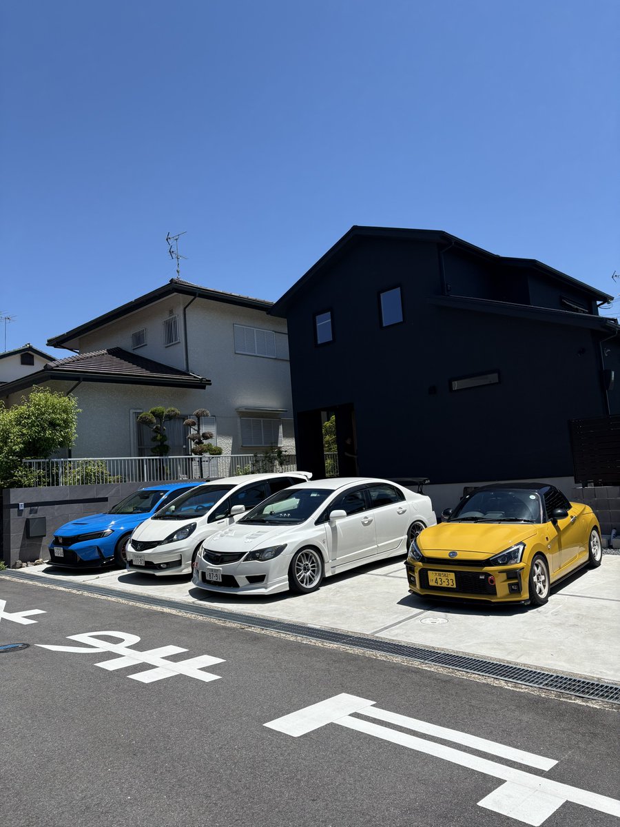 FD2_SH's tweet photo. 訳あってシビックじゃなくてフィットで大阪着弾してしまった🙄 https://t.co/Hq3kehLgU1