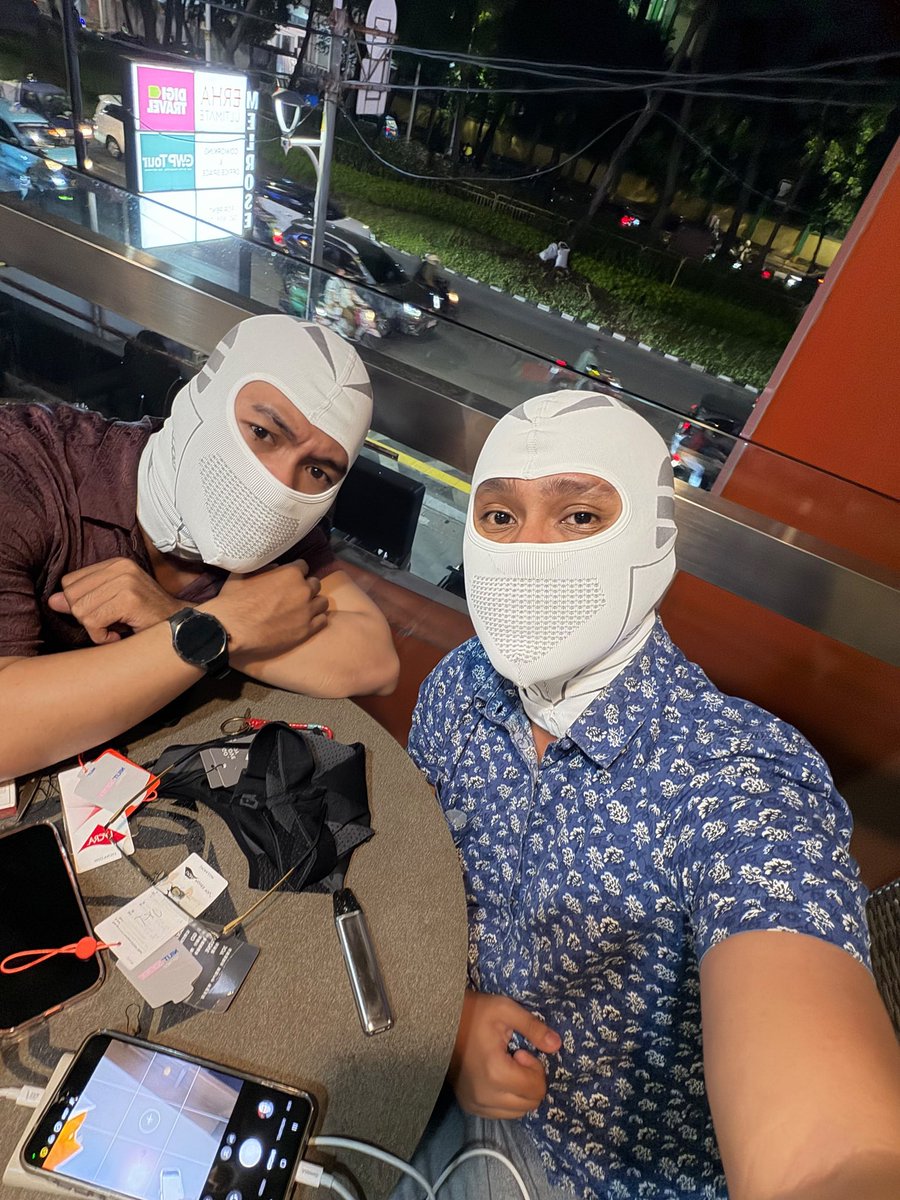 esp_lynch's tweet photo. Akhirnya ketemu bestie @daylansyahreza lgi wkwkwk skalian COD balaclava rare edition custom buat bestie yg mau sunmorian jauh skalian hiking ke gunung https://t.co/6LOuxWFu5T