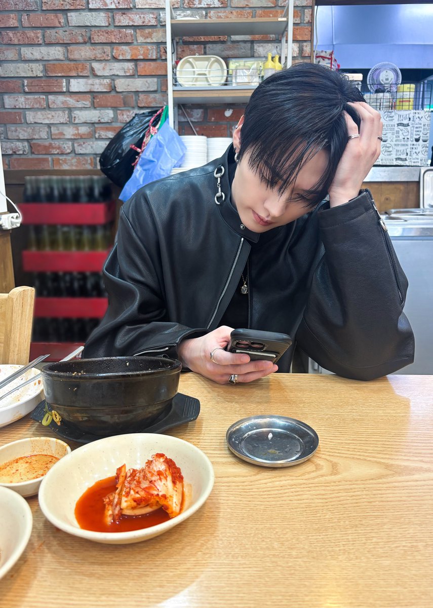 know_and_me's tweet photo. 짤생겼다 https://t.co/SEoxmbudCk