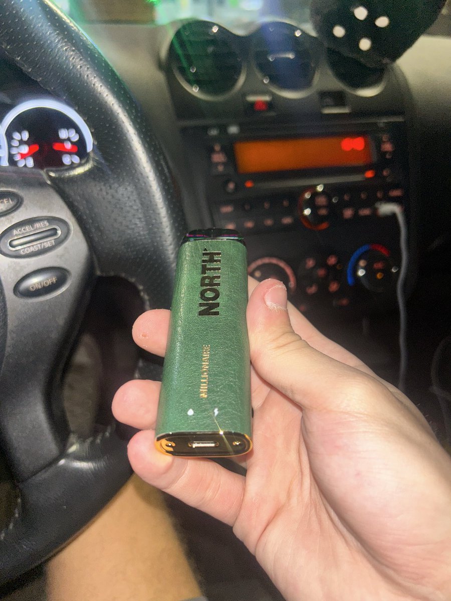 MaxwellMingay's tweet photo. This is easily the prettiest vape I’ve ever seen https://t.co/wnLOBy5JYn