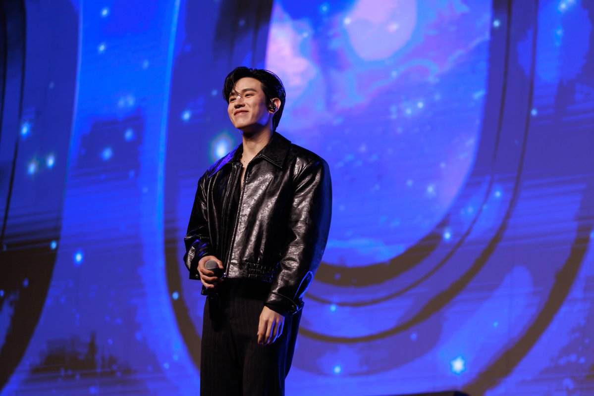 หมาเห่าเครื่องบิน | ADogAndAPlane tweet media