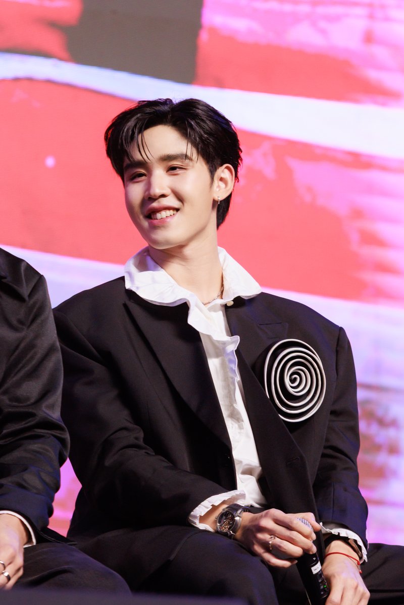 หมาเห่าเครื่องบิน | ADogAndAPlane tweet media