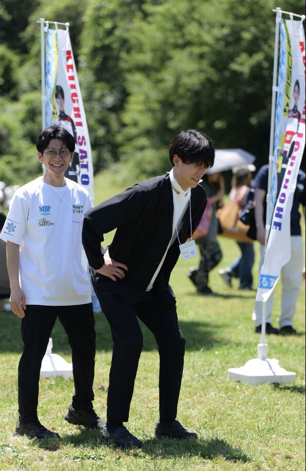 yuurickey's tweet photo. 2023年ぶりの晴れ開催。暑いけど風があってよかった。写真は転送がうまく出来ずスクショなので荒くてすみません。
去年は午後遅れて雨の中行ったら撤収寸前で慌ただしくサインいただいたのが懐かしい〜
#牛乳まつり　
#雪印メグミルク 
#ジャンプ雪印メグミルク https://t.co/wFozTeZJmg