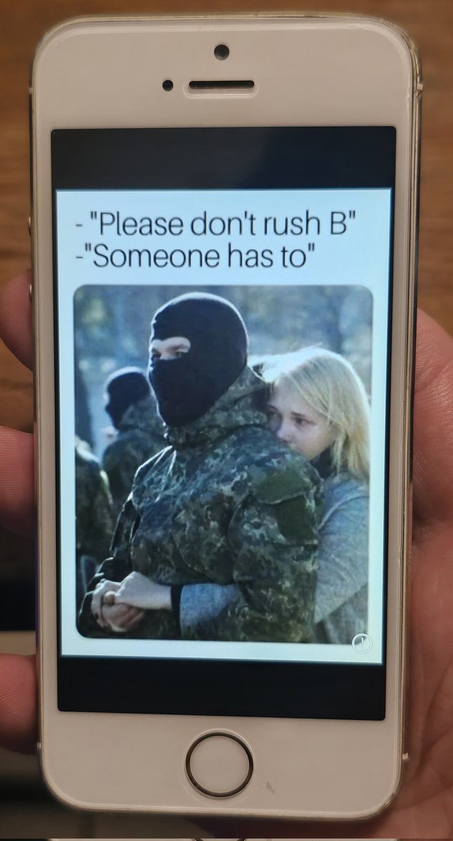 juany3p's tweet photo. Encontre mi teléfono del 2017 y me estoy riendo hace 3 horas https://t.co/62WvED0a10