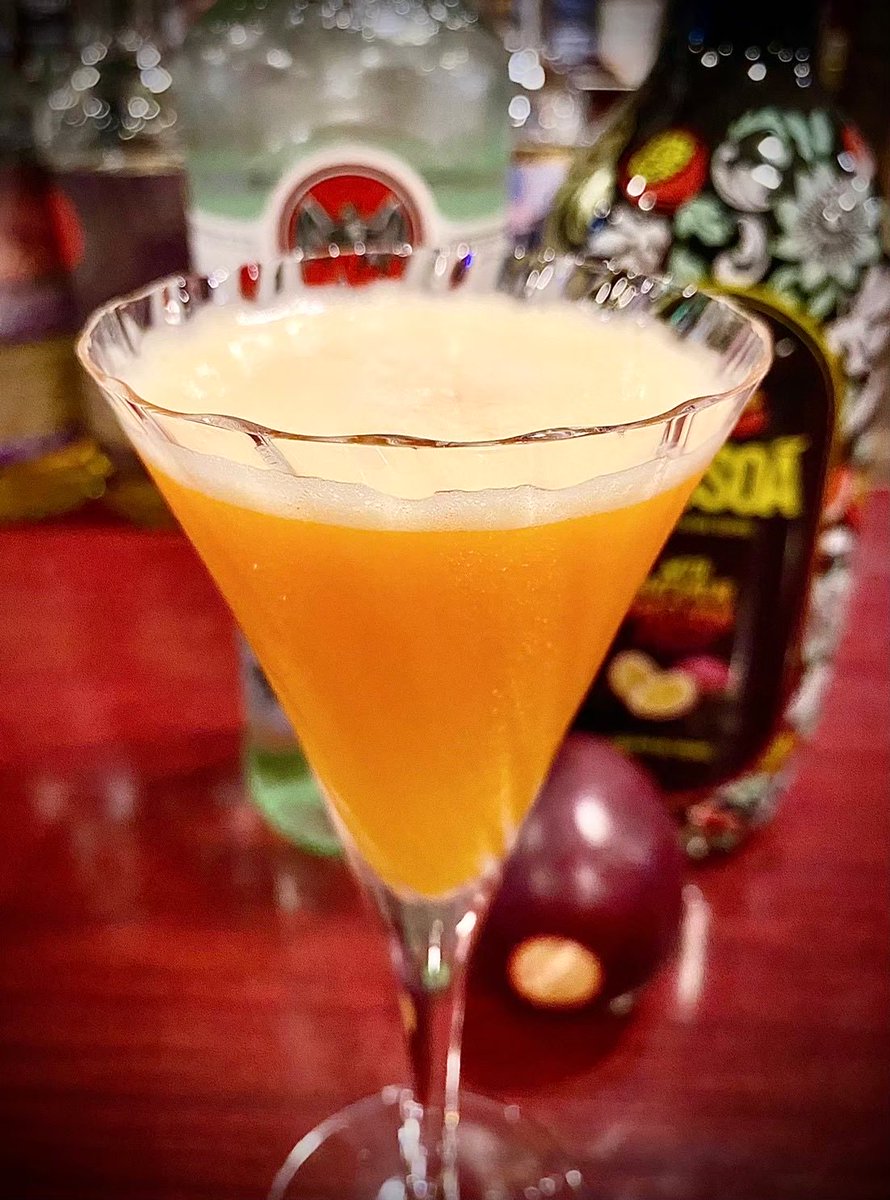 BARPEAT_1999's tweet photo. 季節限定フルーツカクテル🍸
BAR PEAT オリジナル
「ラ・パッション」
#パッションフルーツ 🥭のカクテルです。

BAR PEAT
17:00〜翌2:00

#barpeat #本八幡 #市川 #総武線 https://t.co/UrOoeoDJ5f
