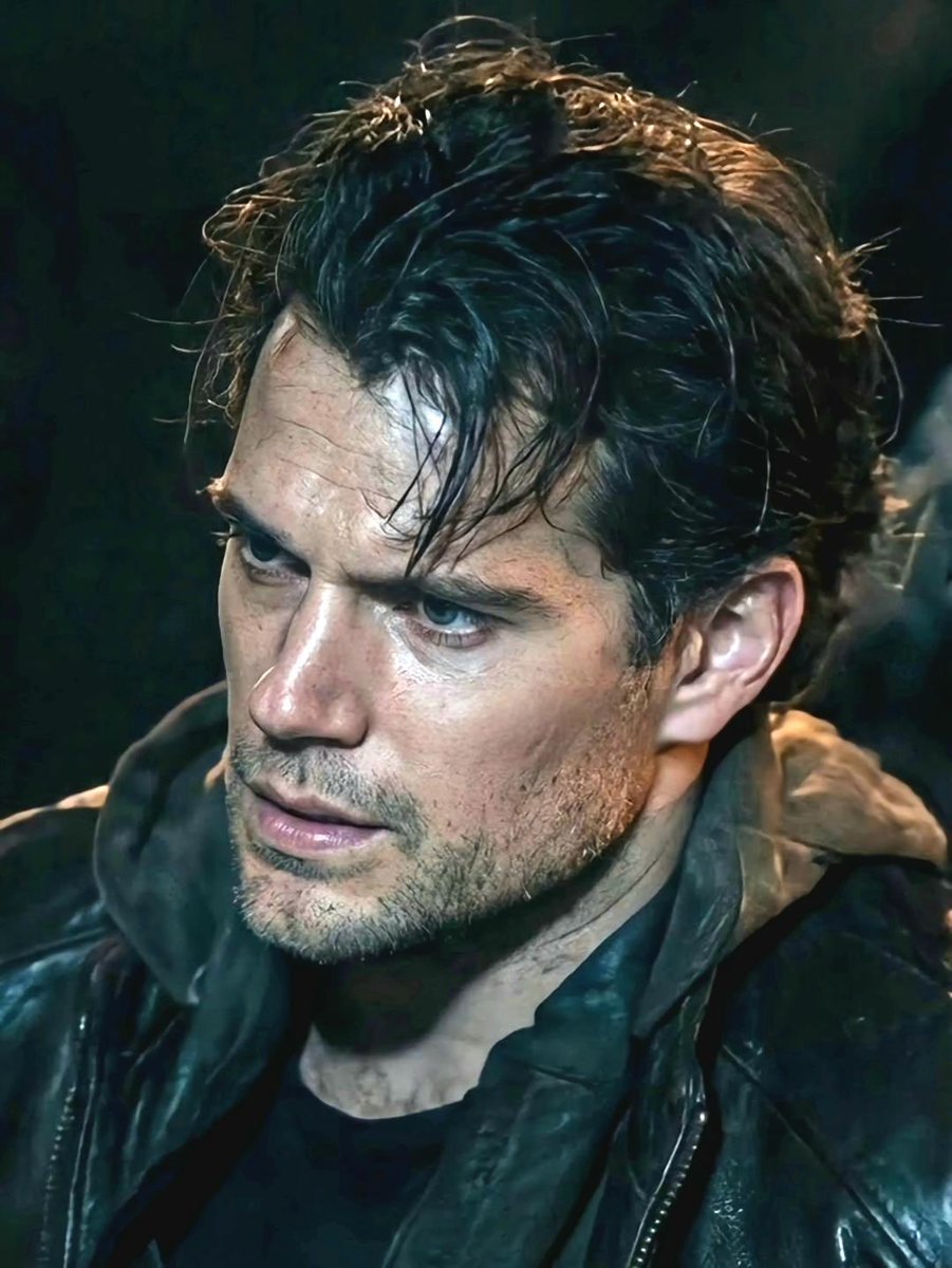 AlxRys's tweet photo. @gavinci7 Ayer leí que editaron sus fotos con IA para hacerle una broma. Aquí está Henry en el set de su nueva película hace unos días 👇 https://t.co/zVSfc6WfqE
