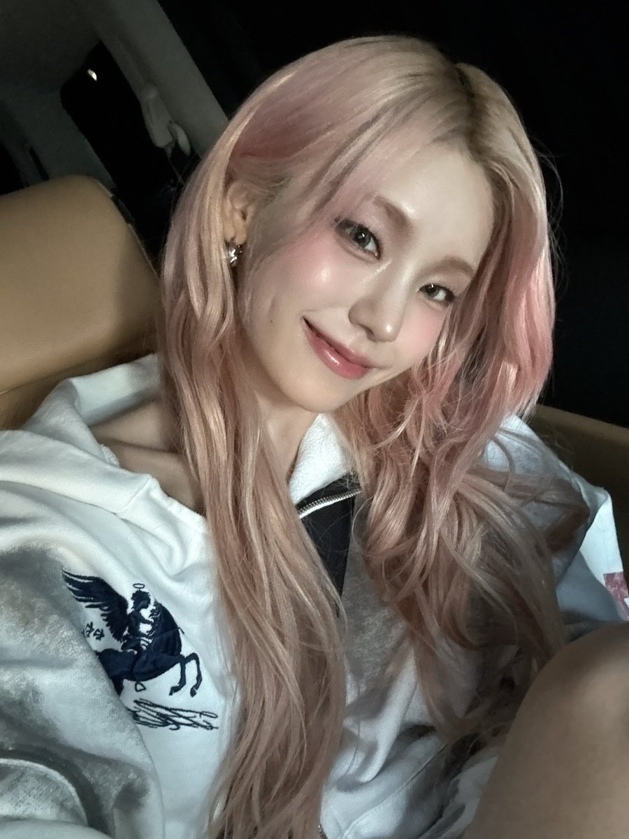 haneul__yeondal's tweet photo. ꒰১ 260529 있지 예지 옷 정보 ໒꒱

🔎 파코서플라이 (PACOSPLY)
₊⁺⊹ DIRTY FALLING ANGEL ZIP-UP HOODIE - DIRTY WHITE
🔗 https://t.co/sf0Vuap22h

#ITZY #있지
#YEJI #예지 https://t.co/pHUxuxOiKN