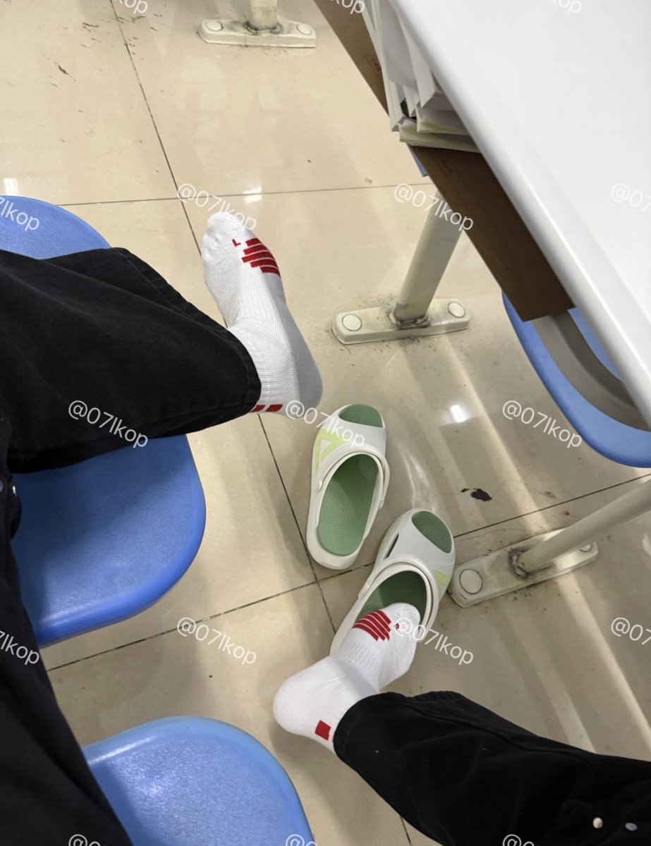 07lkop's tweet photo. 喜欢哪个骚逼 想要吗 狗畜生 舌头伸出来操烂你的狗嘴 妈逼的 不是喜欢吃嘛 想舔你爹脚操你爹还是 想你爹操你啊 #1M #1S #0S #1S #粗口 #白袜 #原味 https://t.co/3yeEw5Q6bM