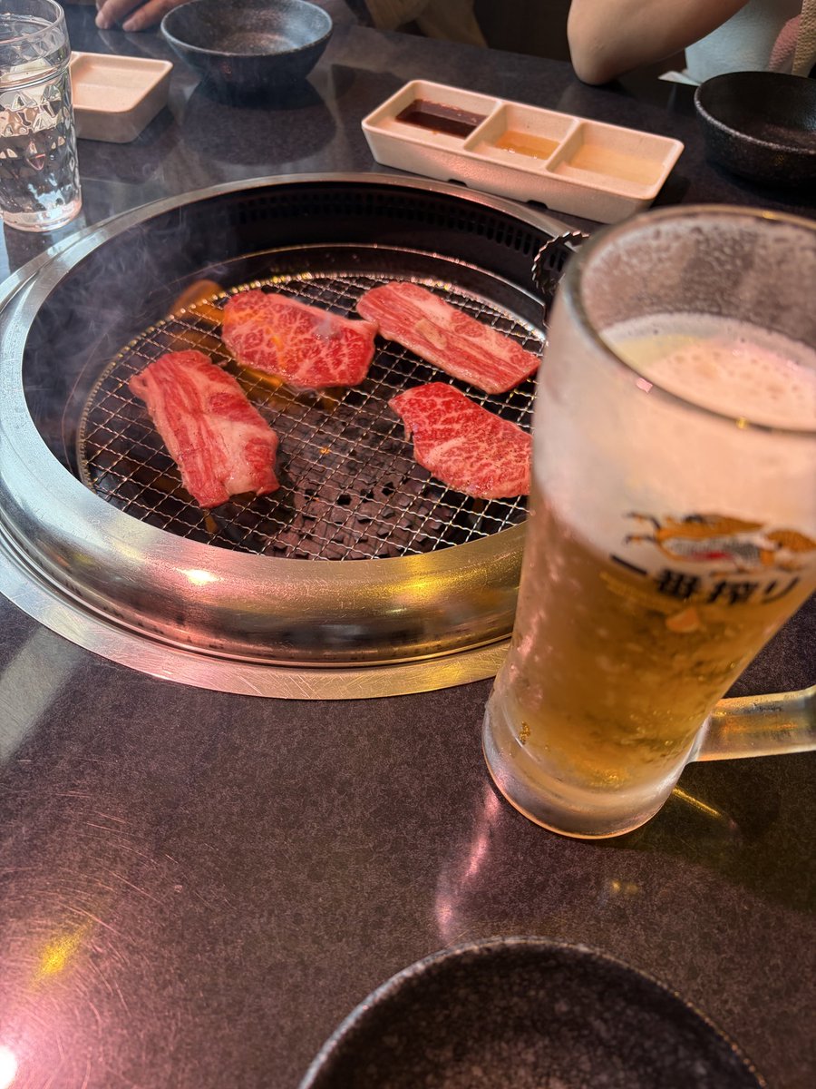 0523chelsP's tweet photo. 黒毛和牛焼肉飲みぃ！！！ https://t.co/dxMoMnwYh0