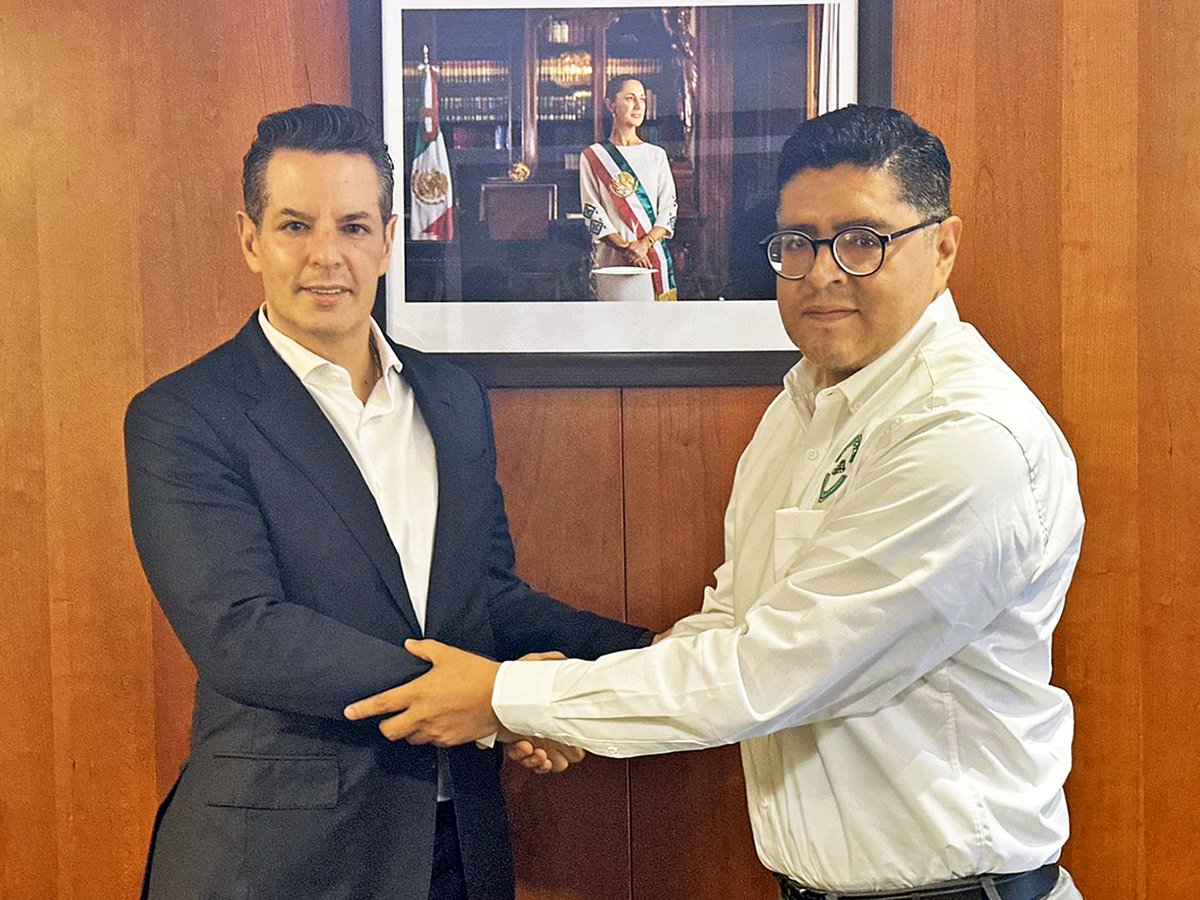 CONACCA's tweet photo. En reunión con el Presidente Miguel Farías, el Senador Alejandro Murat expresó interés en impulsar una agenda con @CONACCA y a Favor de las Centrales de Abasto. @ucmabastos @UNCOFYLOFICIAL @cedachicoloapan @CdeAbastoCDMX @cedaecatepec @abastosestrella @MERCADOHIDALGOT https://t.co/piOzP53mA1