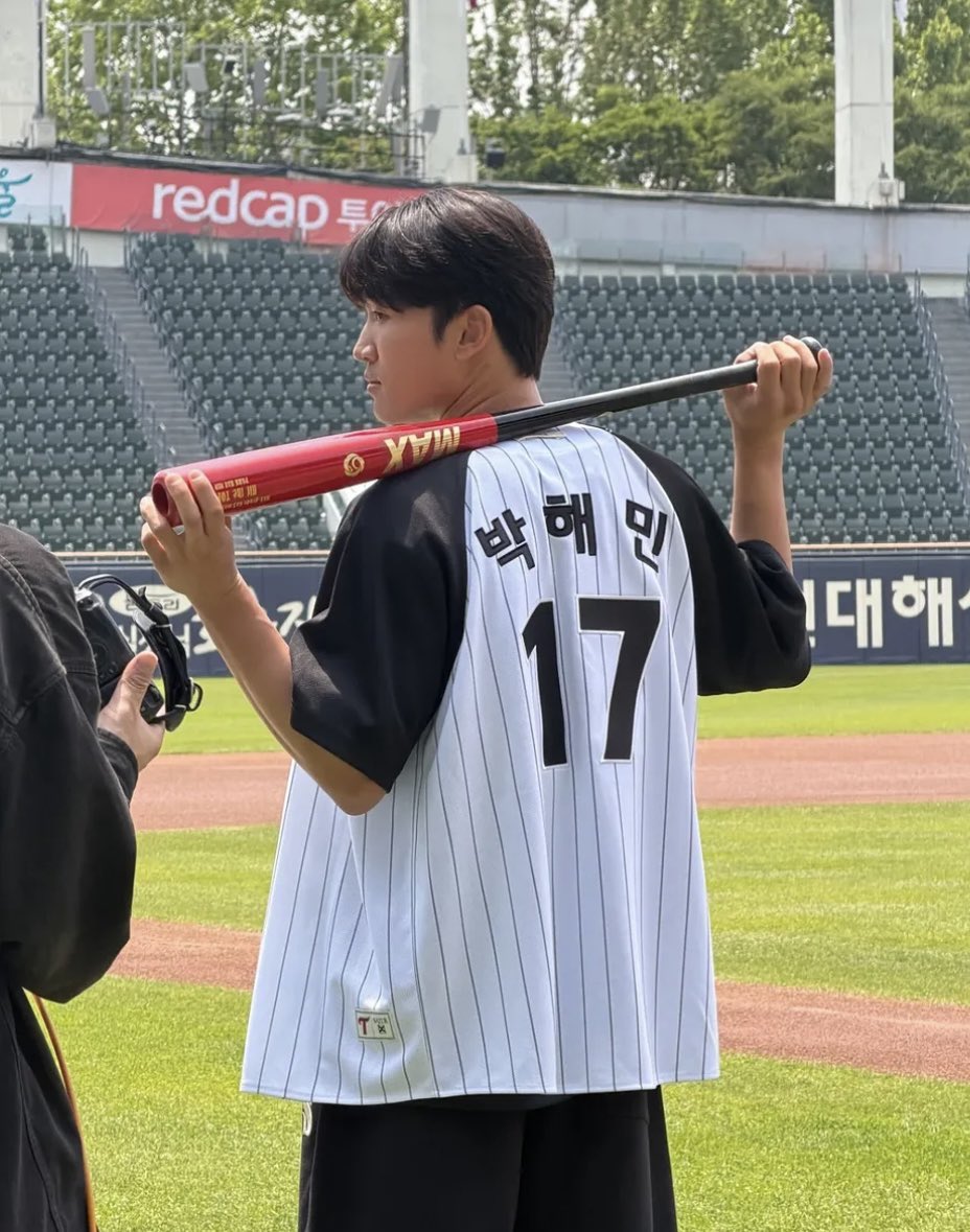 해윈스 tweet media