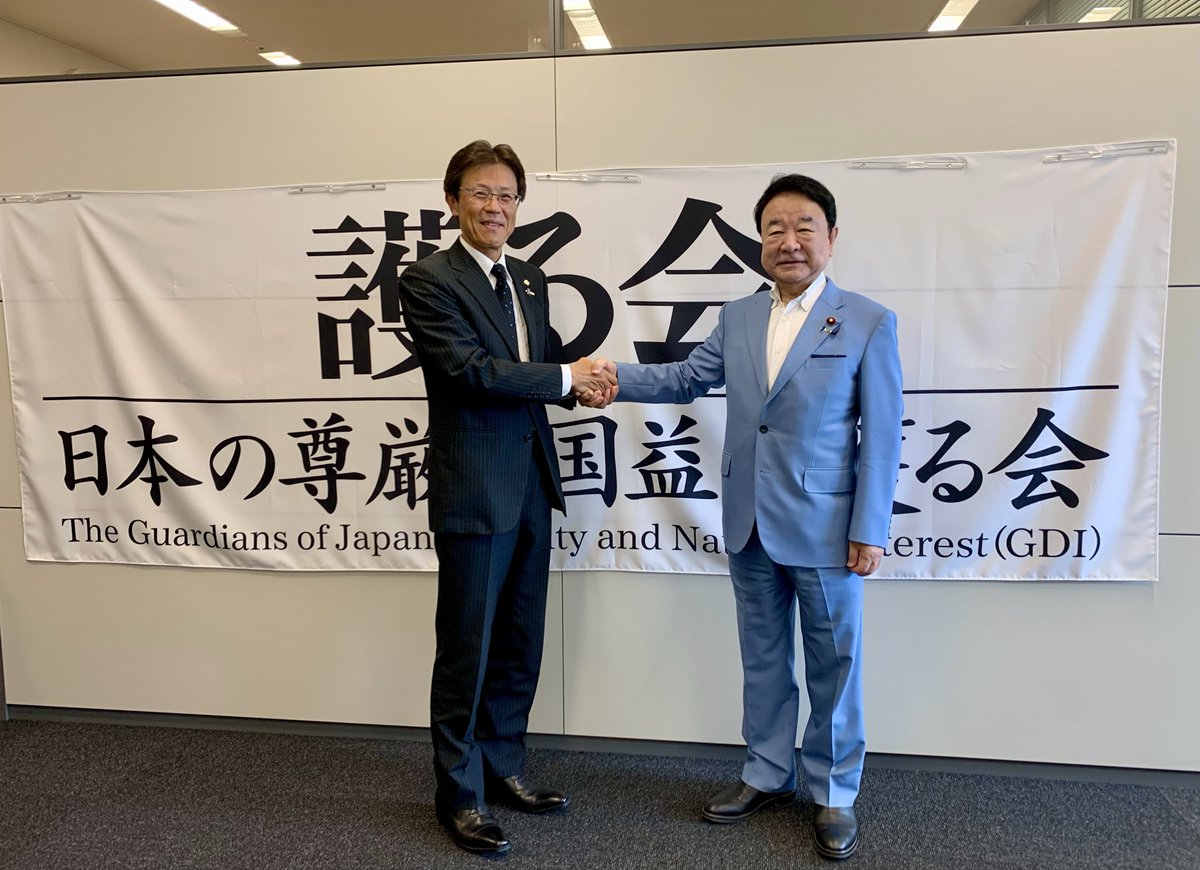 fts_idgc's tweet photo. 青山繁晴環境副大臣にお会いしました。力強く激励していただきました。 https://t.co/trA5y1hD6S