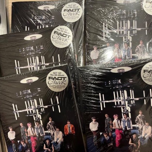 mindmott's tweet photo. ♡ ขาย พร้อมส่ง ♡

 อัลบั้ม ไม่แกะซีล การ์ดครบ
- fact check chandelier ver 
บั้มละ 150.- (มี 10+)

รวมส่ง , สนใจ dm ค่า📥
#ตลาดนัดnct #ตลาดนัดnct127 https://t.co/7EMcvjzru9