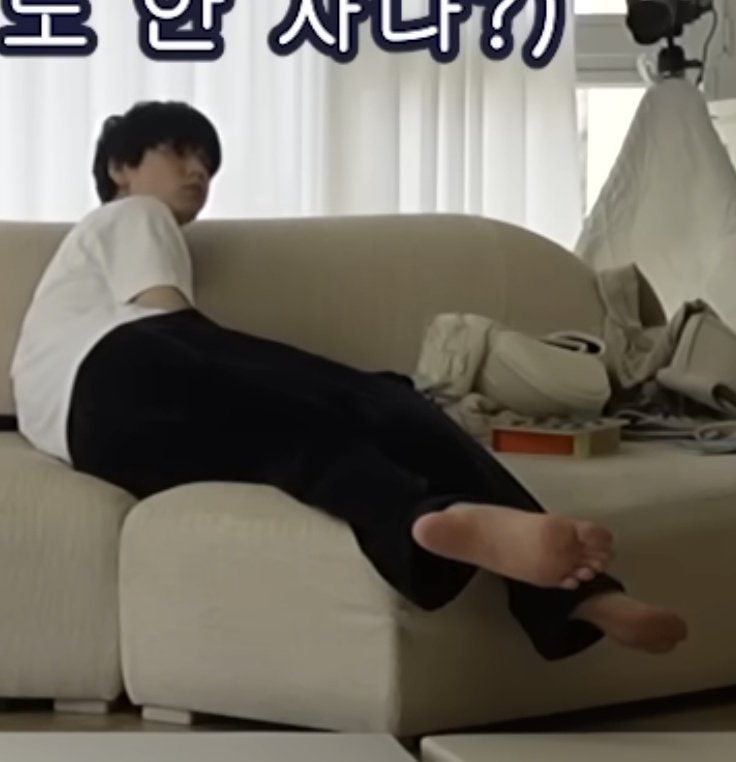 Kpopmalefeet1's tweet photo. Soobin (TXT) https://t.co/bGMinDZanI