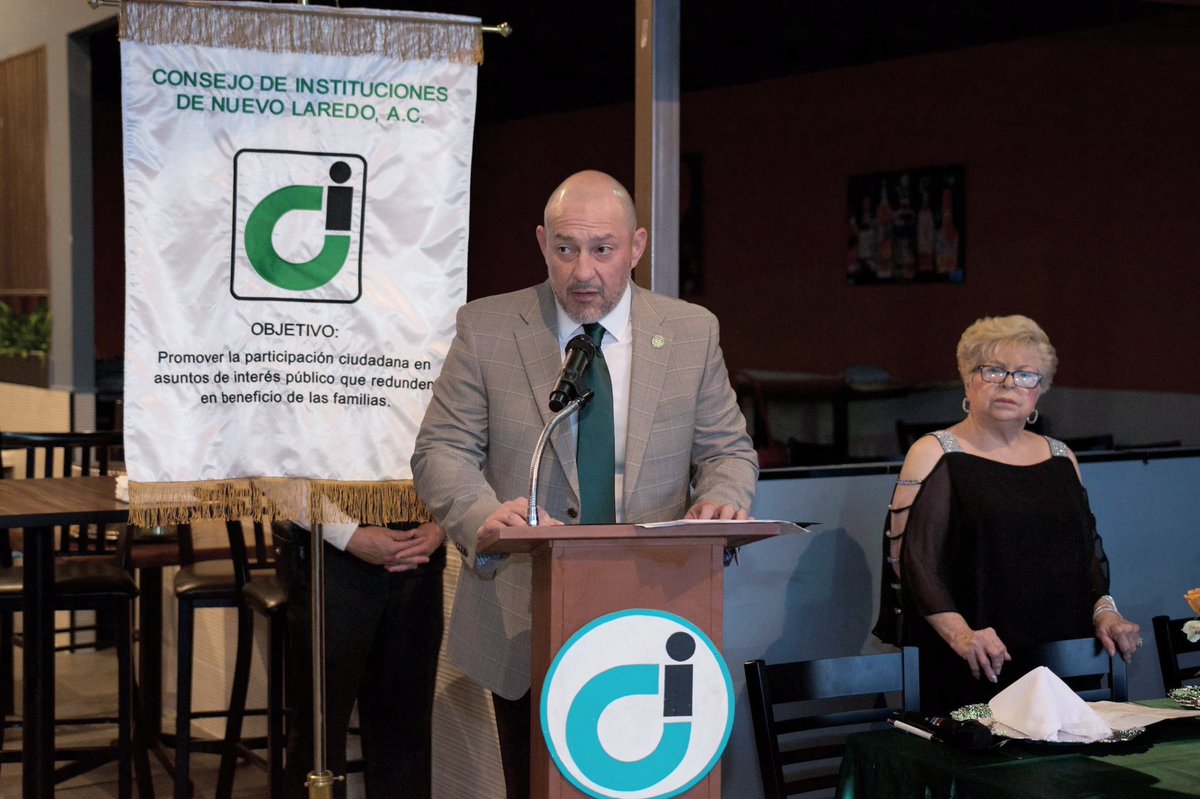 AgentesNld's tweet photo. El presidente de la AAANLD, A.A. Alfredo Montes Silva, asistió a la ceremonia de entrega de la “Medalla al Mérito Ciudadano Rosendo Caballero”, organizada por el Consejo de Instituciones.

Reconocemos la labor del Dr. Francisco Mejía Barrientos y agradecemos la invitación a este importante evento que distingue a quienes contribuyen al desarrollo y fortalecimiento de nuestra comunidad.

#AAANLD #SomosFamilia