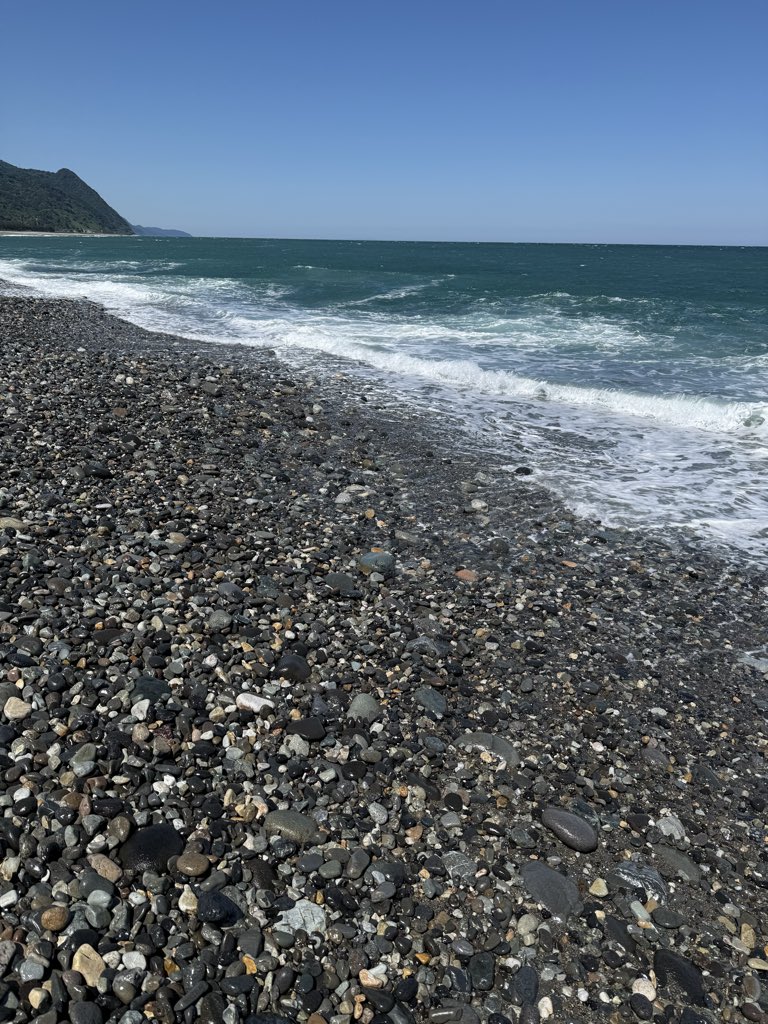 みどり店です😁 今日の糸魚川は晴れ☀️ ただ風が強い🌪️😱 なので､波