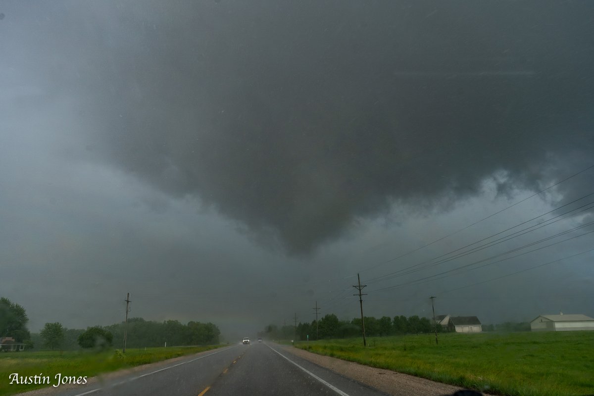 MoTorChaser's tweet photo. Probably the last set from the ole A7iii today. She had a good run, before taking a swim. Rinsed and on rice, we shall see... #KSwx #Sony https://t.co/U3AvrHBAzl