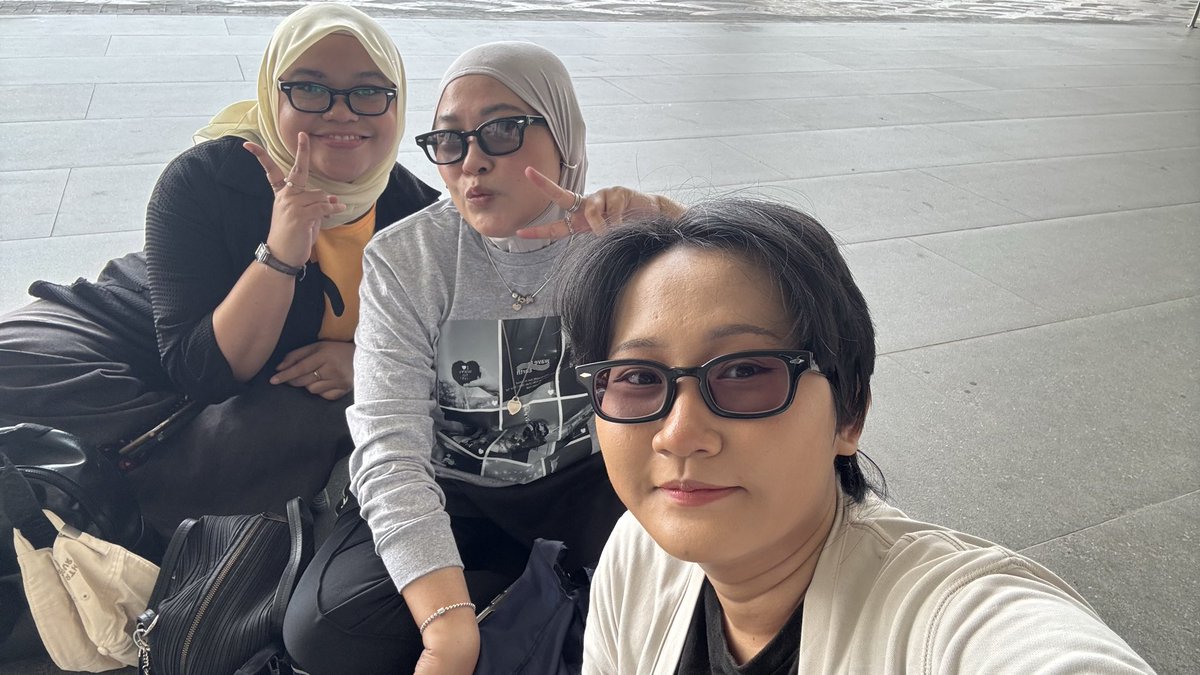 wavym1lk's tweet photo. Daniel glasses gang 😎🤣 https://t.co/SXY24KrDQD
