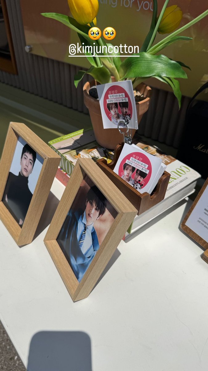 52gnusij's tweet photo. 우왕 선배님 후배사랑대박이다 https://t.co/i0Da22O73C