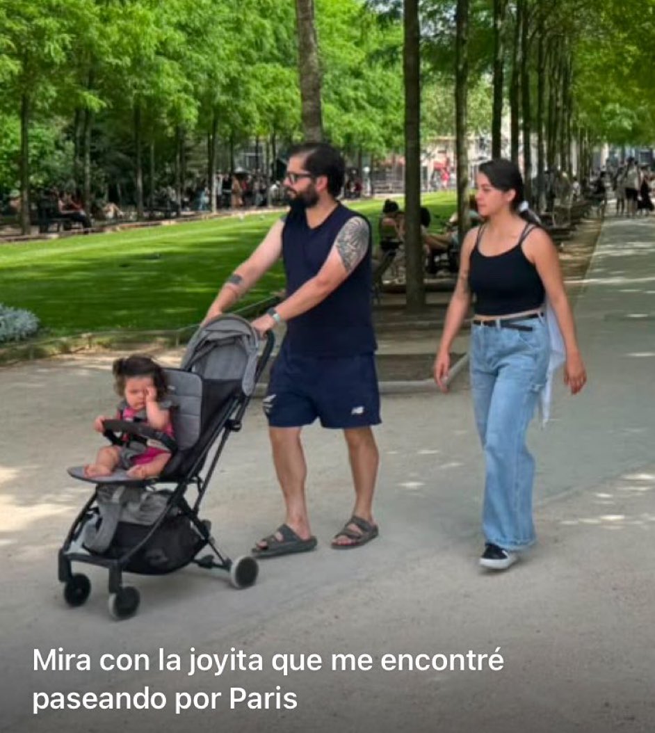 PauDiFontana8's tweet photo. Ahí va el ex presidente de Chile… paseando por París y con esa facha. 

Es de esperar que no lo reconozcan y seguir pasando vergüenza. https://t.co/Kdn3u8HgCE