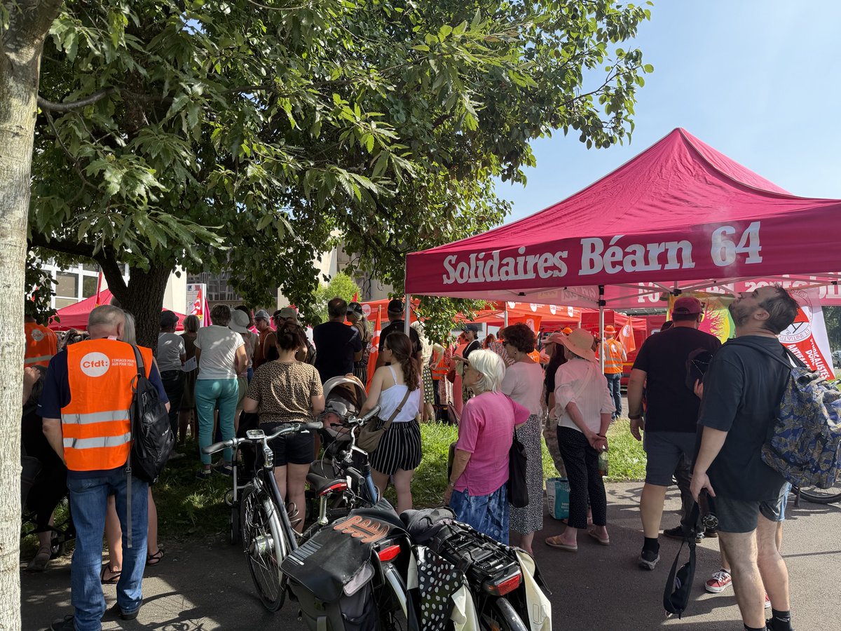 Solidaires64's tweet photo. 📣  Rassemblé·es ce vendredi 29 mai devant l'ARS de Pau aux côtés du Collectif pour la Défense de la Polyclinique Pau Pyrénées contre le plan "social" qui menace les emplois et plusieurs services essentiels au Béarn. https://t.co/ctqIKomMtz